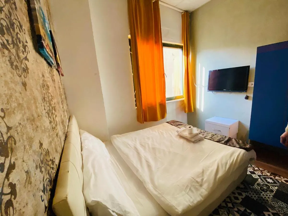 Zeus Economy Booking Suit İstanbul