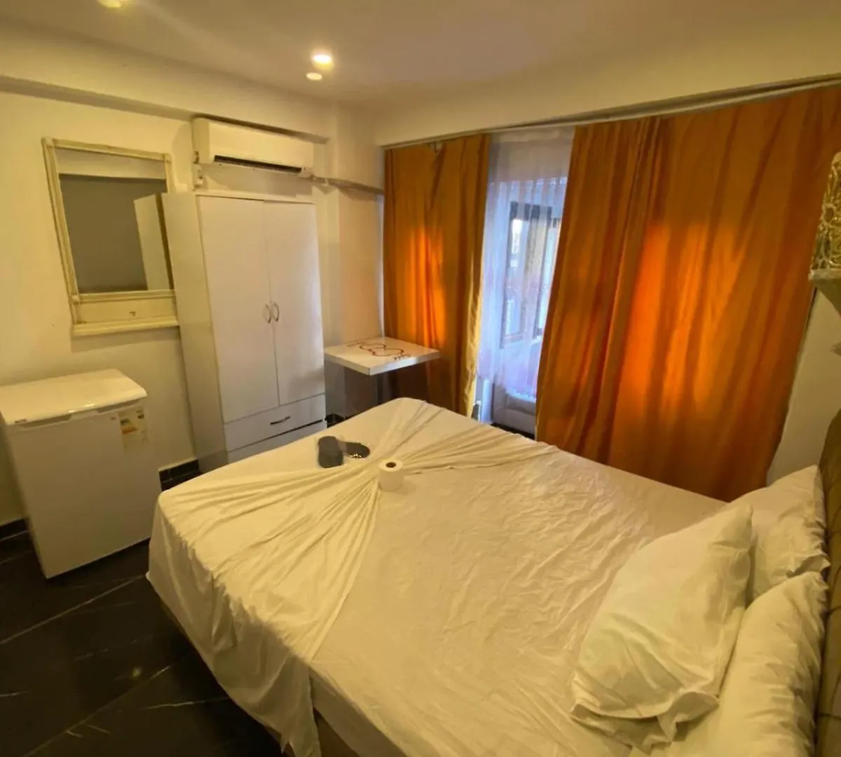 Zeus Economy Booking Suit İstanbul 0*, Istanboel